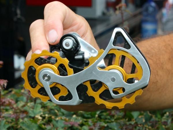 The upper pulley has 13T and the lower one 15T.