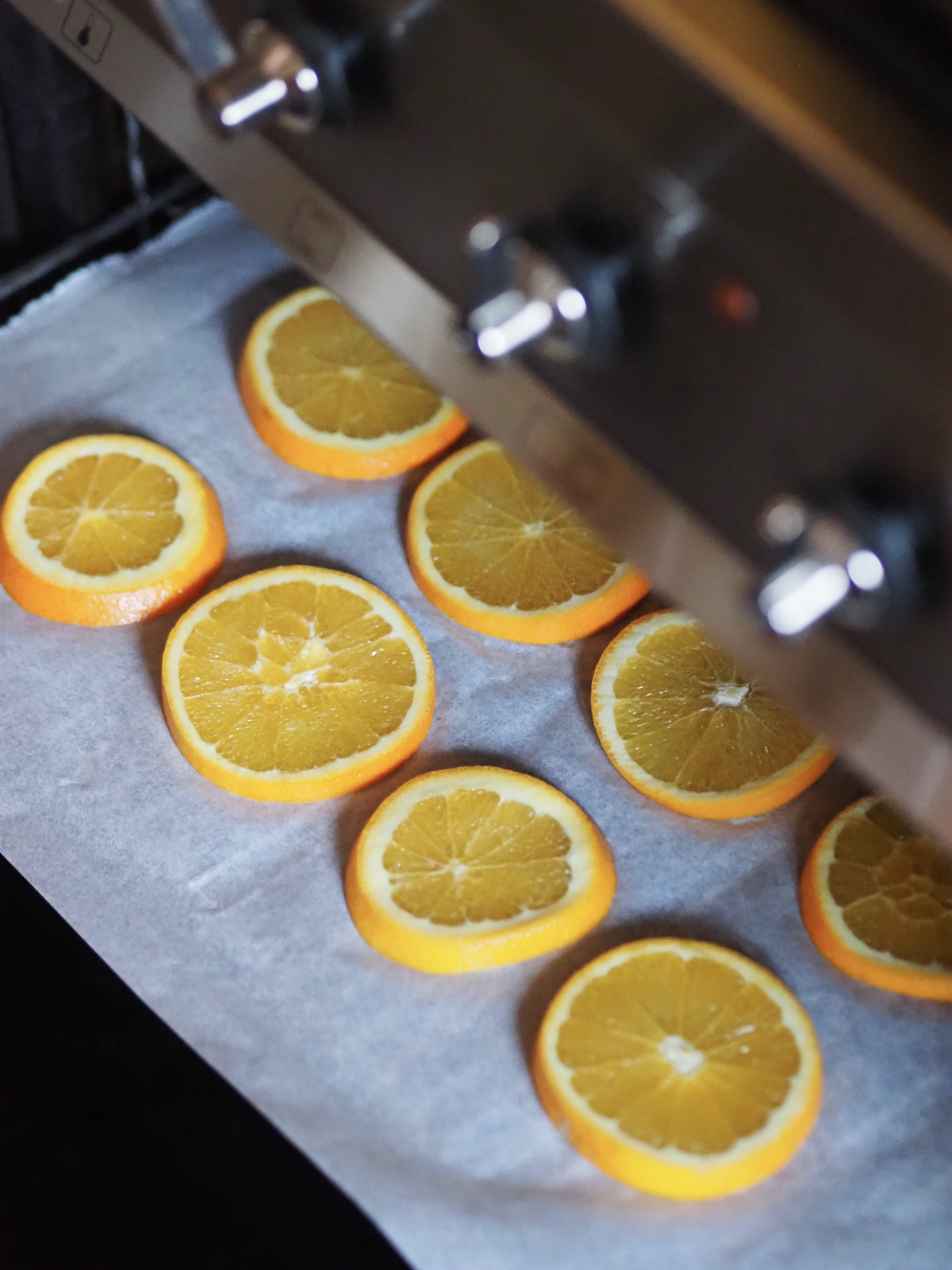 Making dried cut orange slices