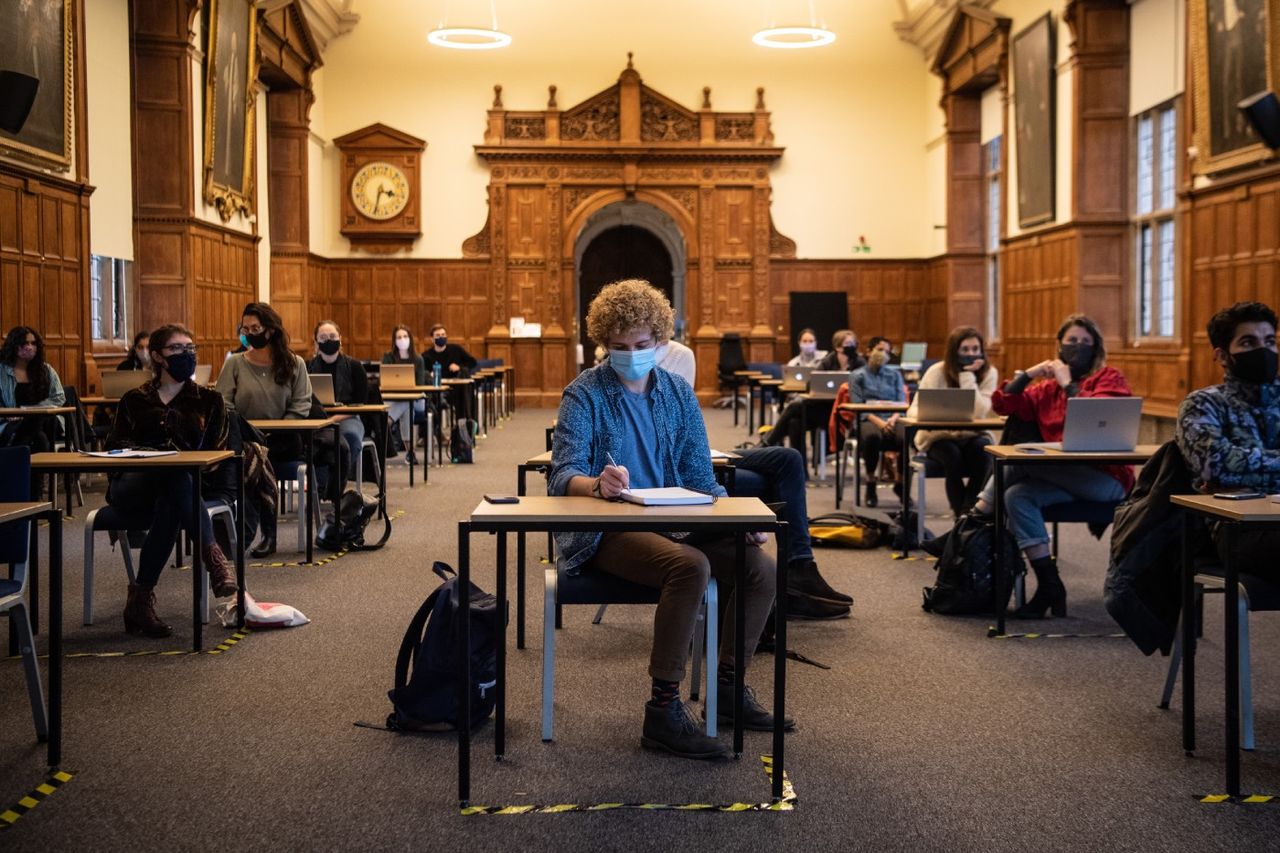 Masked students at Oxford University 