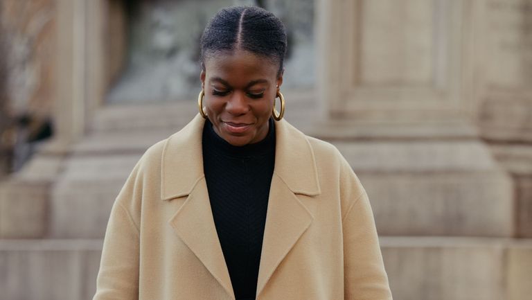 Street fashion, Clothing, Coat, Trench coat, Overcoat, Fashion, Outerwear, Suit, Standing, Headgear,