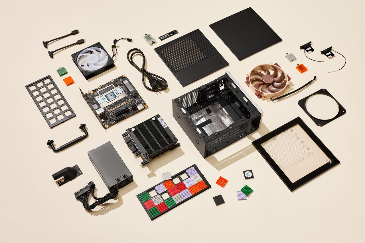 Framework Desktop components.