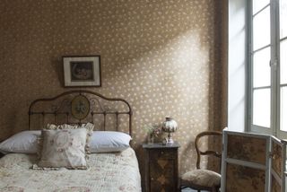 French bedroom vintage wallpaper