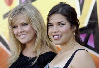 A picture of Ashley Jensen and America Ferrera at an awards show