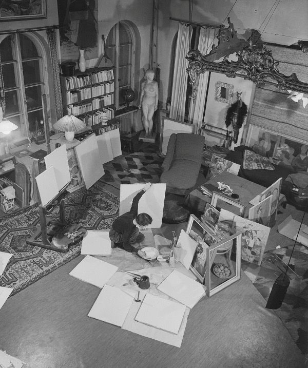 Tove Jansson Helsingin ateljeessaan ennen remonttia, 1949 Kuva_ Per Olov Jansson