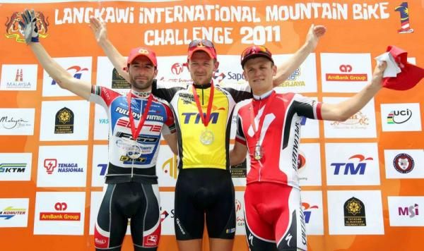 The final overall podium for the elite men: (l-r): Johnny Cattaneo, Karl Platt and Burry Stander.