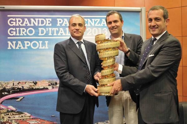 Gazzetta dello Sport editor Andrea Monti, mayor of Naples Luigi De Magistris and RCS Sport CEO Giacomo Catano announce that the 2013 Giro d'Italia will begin in Naples.