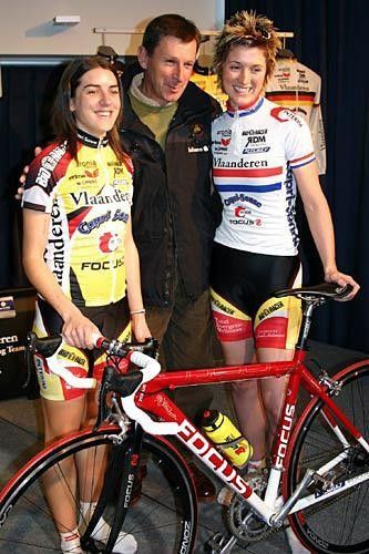 The British contingent of the team: Charlotte Goldsmith (L) and Emma Davies ('R) with TV presenter Paul Sherwen