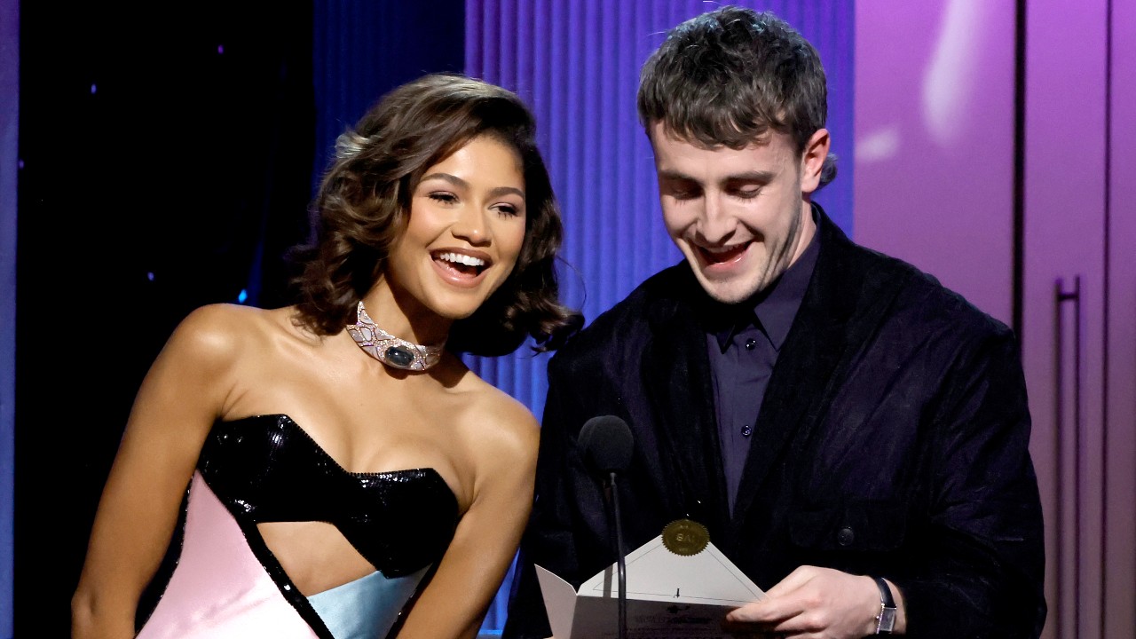 Zenday and Paul Mescal reading out the winner at the SAG Awards