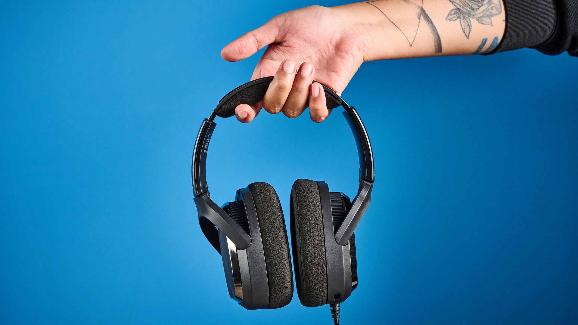 A black FiiO FG3 gaming headset