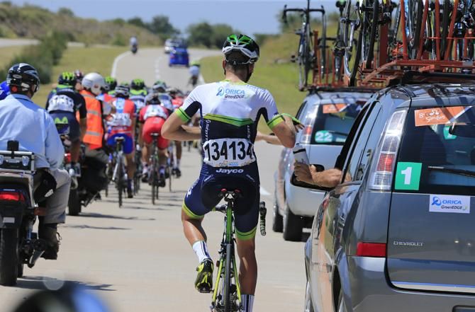 Christian Meier (Orica) collects bottles from the team car