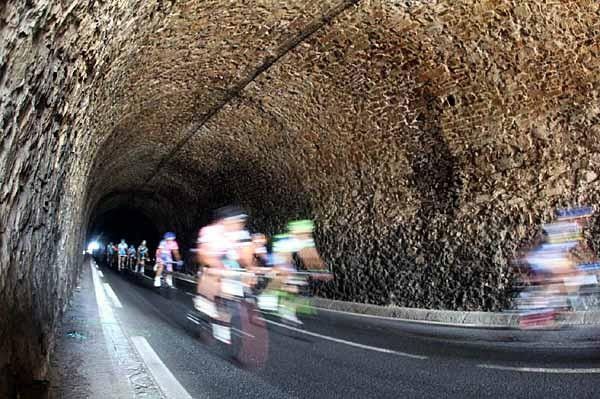 The peloton screaming through this tunnel.
