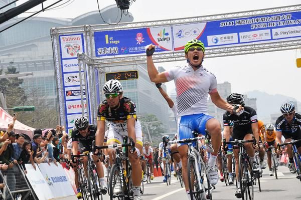 Sung Baek Park (Korea) celebrates his victory.