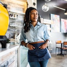 Woman working at a coffee shop. 