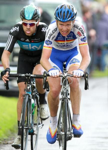 Russell Hampton (Team Raleigh) digs deep as he tows Alex Dowsett (Team Sky) round in pursuit of Stannard