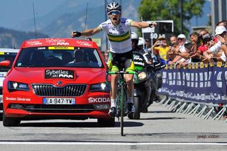 Nick Schultz celebrates his win on stage 7 of the Tour de l'Avenir