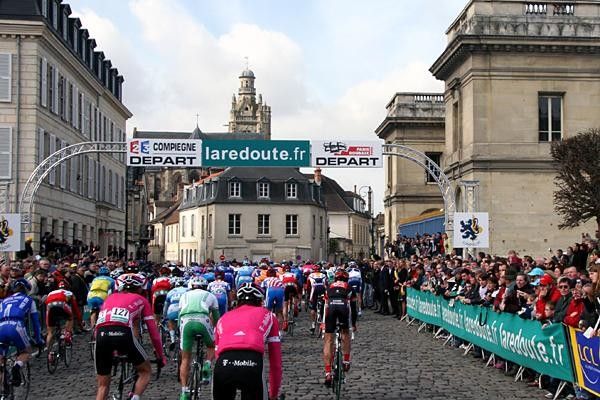 Au revoir, peloton - the riders trickle out of Compiegne before a meeting in "Hell".