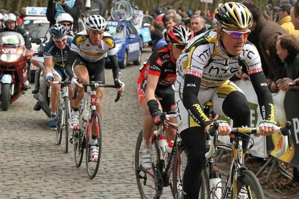Lars Ytting Bak leads the early breakaway on the Kemmelberg.