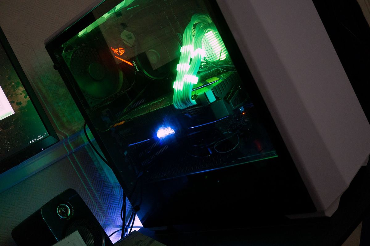 NZXT HUE 2