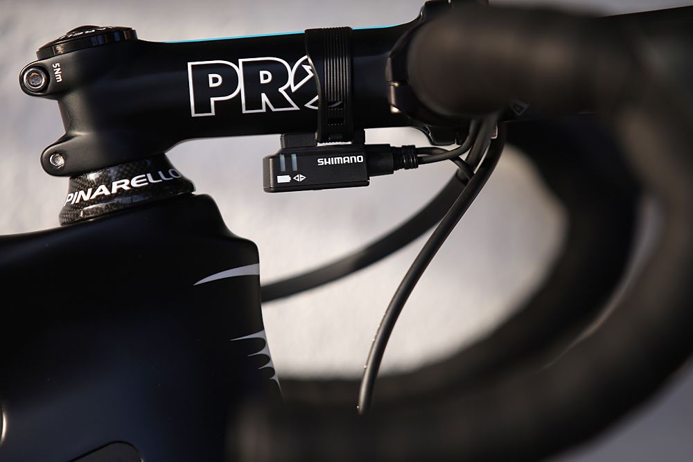 Mikel Landa's Pinarello Dogma F8 with Shimano Di2 electronic controls mounted under the stem