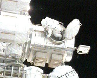 NASA Shortens Spacewalk For Shuttle's Earth Return