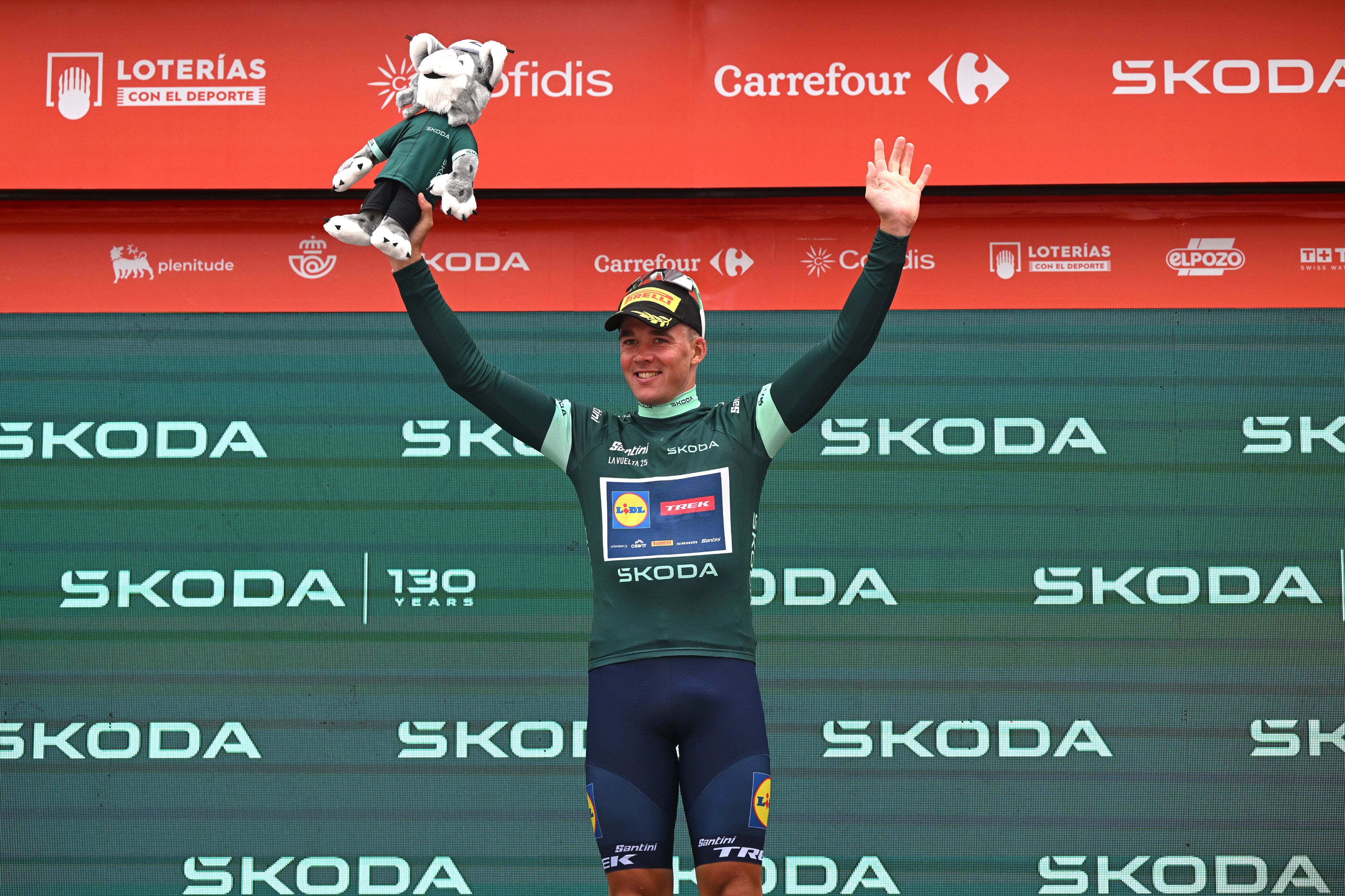 Mads Pedersen holds onto green for another day at La Vuelta 2025.