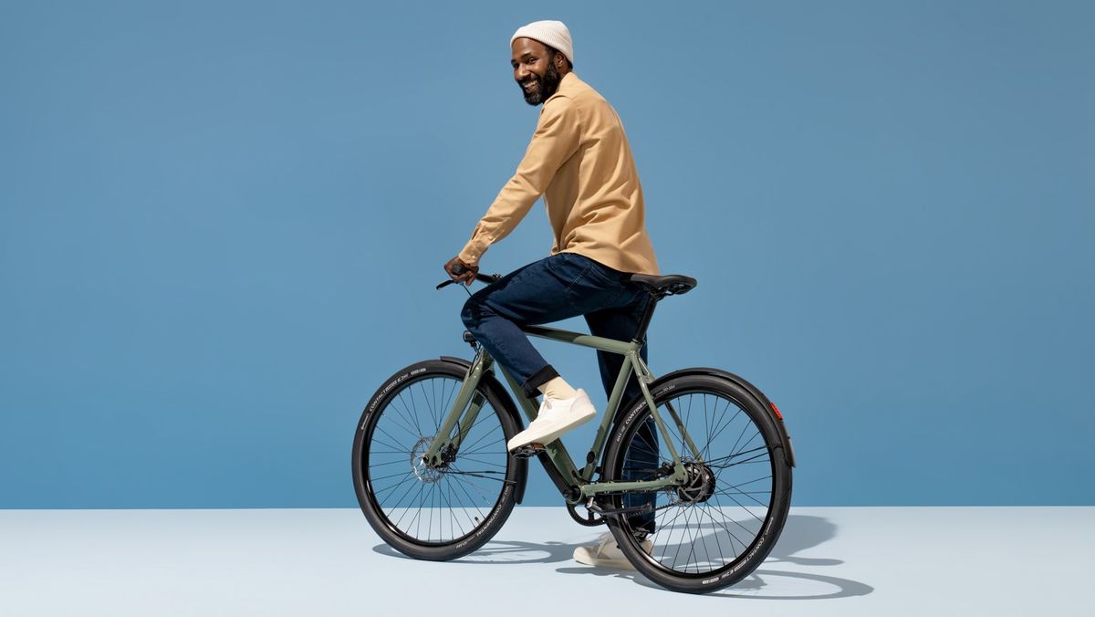 Man sitting on Ampler Axel e-bike