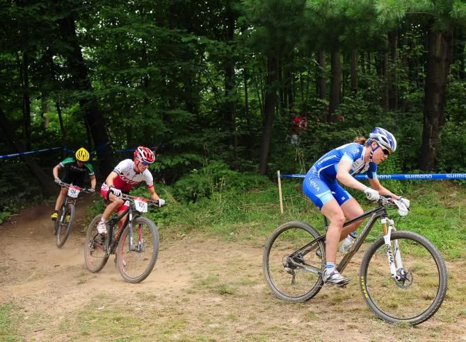 Georgia Gould (Luna Pro Team), Lea Davison (Specialized), and Mary McConneloug all chasing Chloe Woodruff