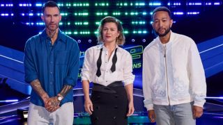 Adam Levine, Kelly Clarkson and John Legend pose for a photo for The Voice Season 29.