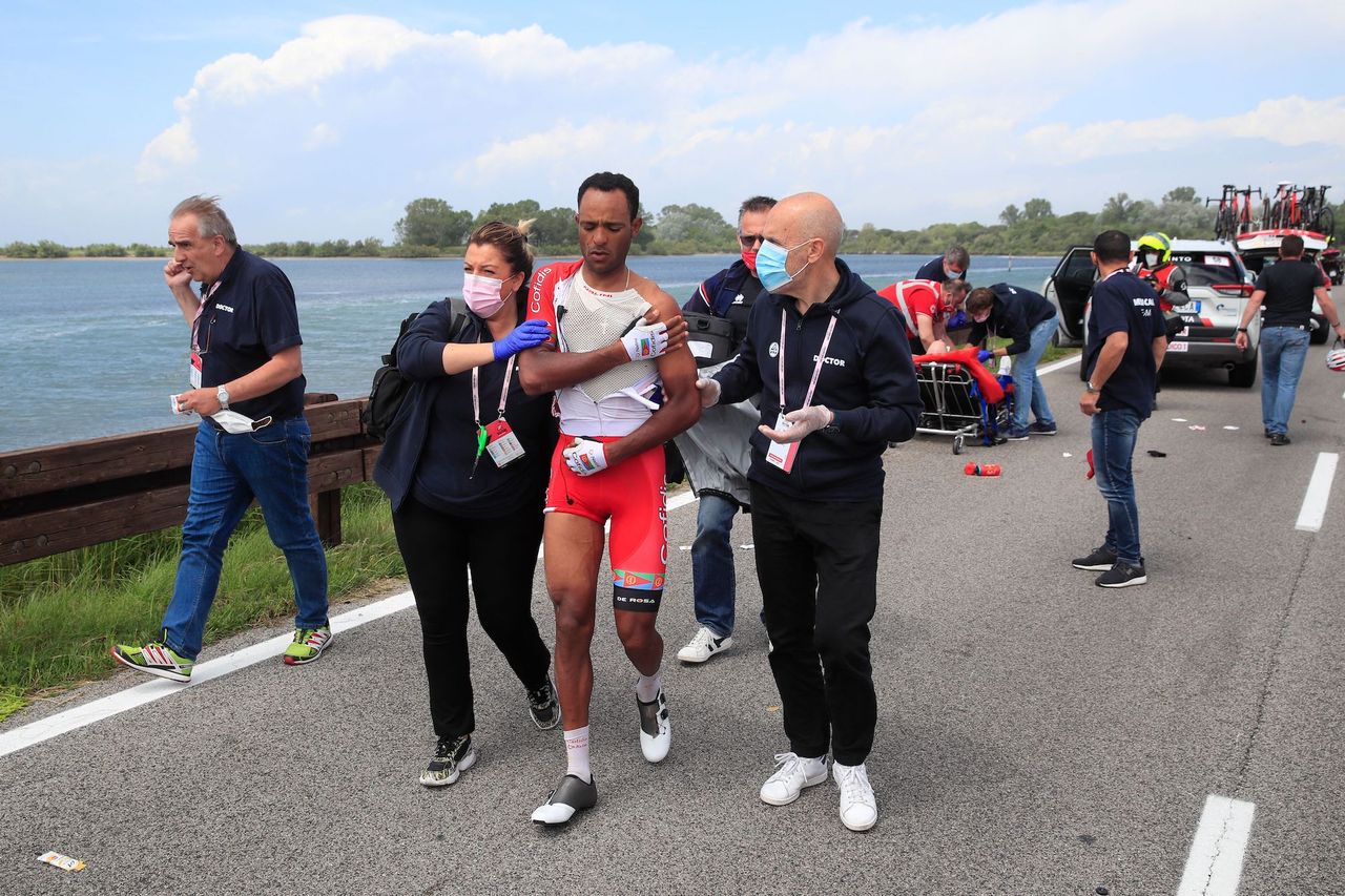 Giro d'Italia 2021 stage 15 crash