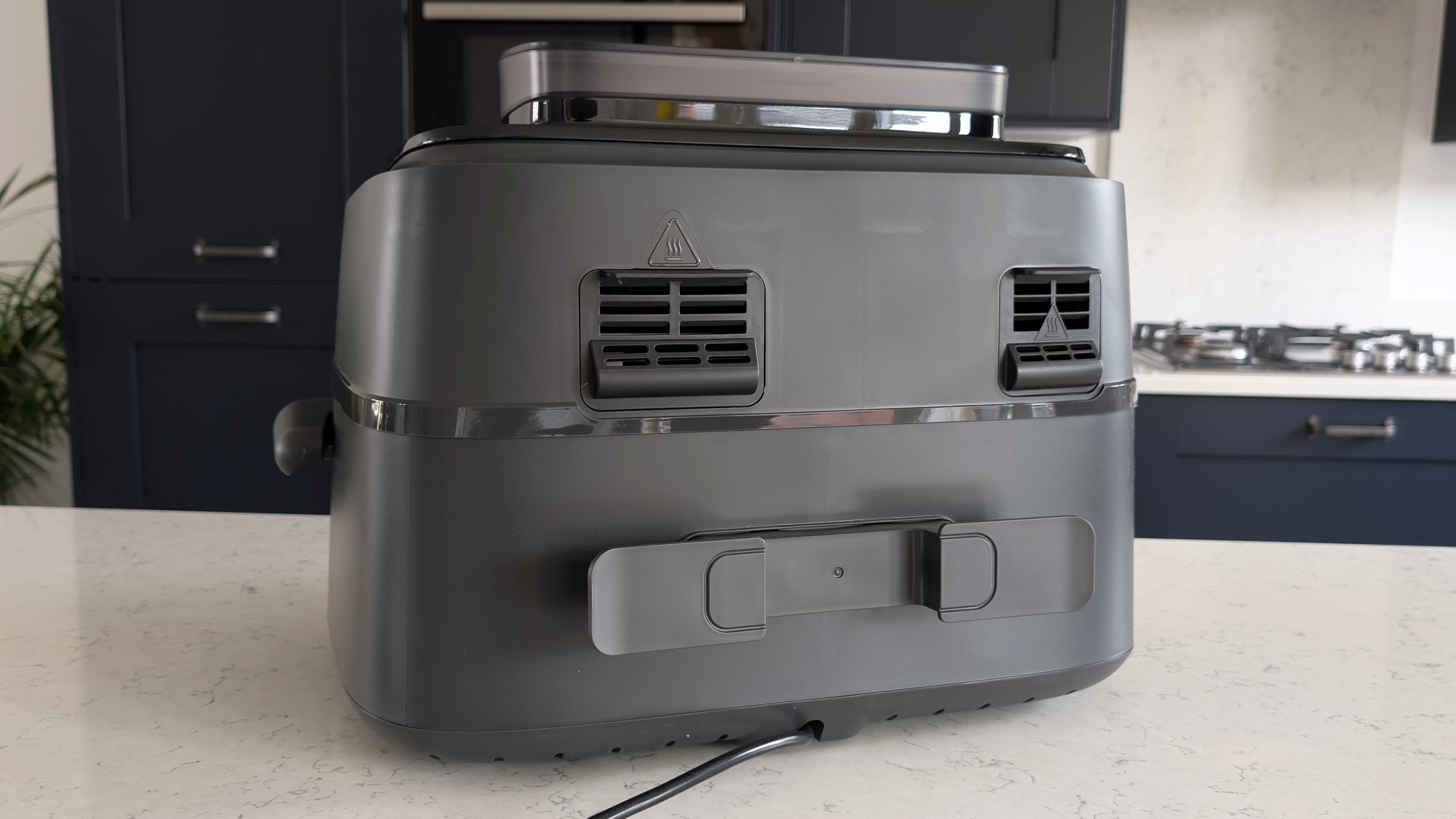 Philips 5000 Series Megabasket con Steam Air Fryer en la encimav