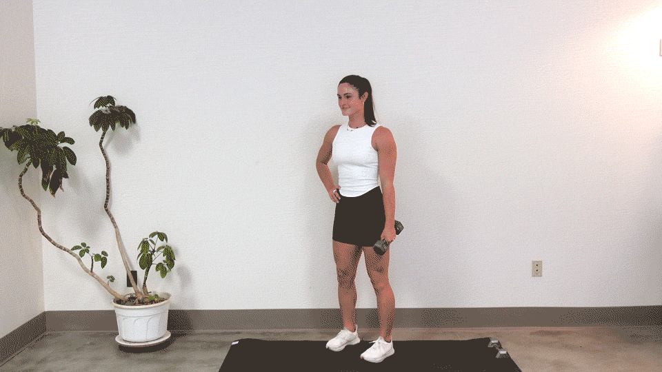 trainer Kirra Mitlo doing a dumbbell single arm deadlift