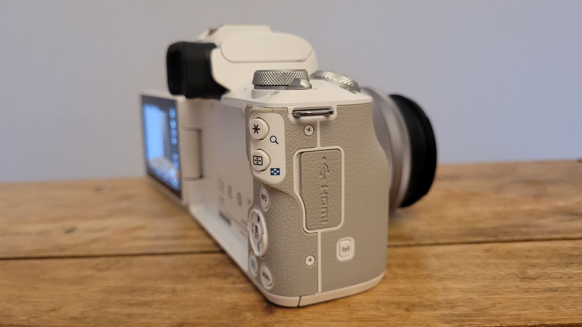 Canon M50 Mark II camera review Space