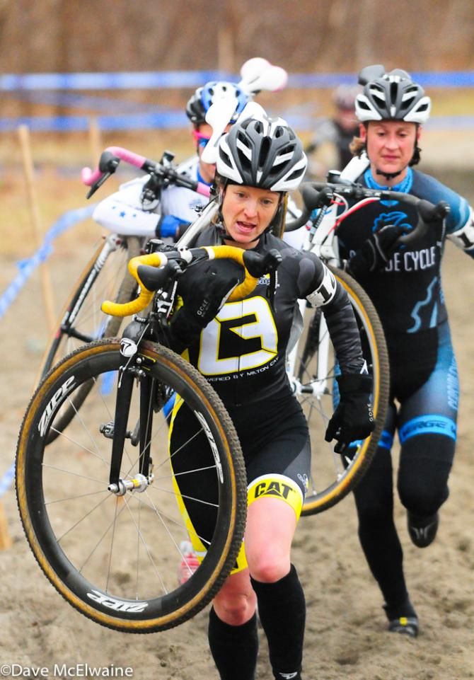 Christina Tamilio (Ladies First Racing) running the beach.
