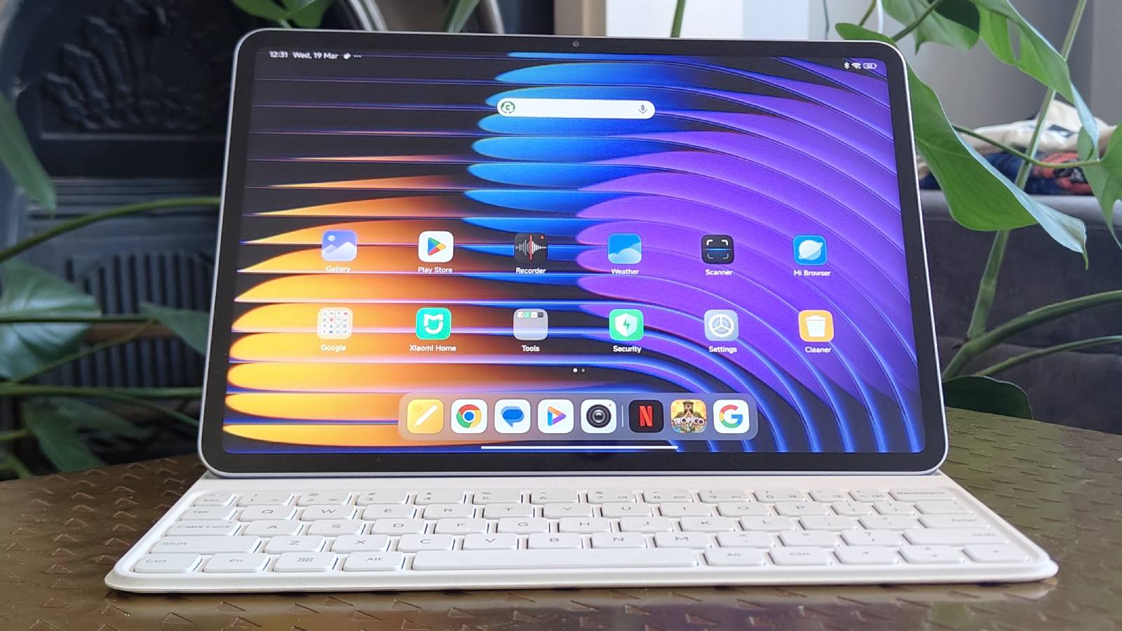 The Xiaomi Pad 7 Pro on a bronze table