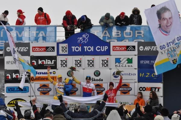Fans get a bird's eye view of the elite men's podium in Tabor.