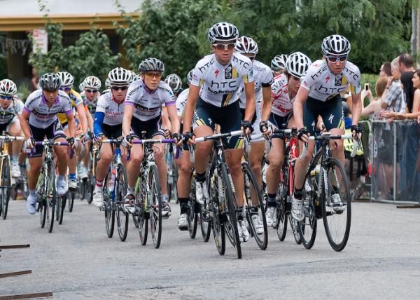 Team HTC Highroad keeps the pace steady on the Manayunk Wall