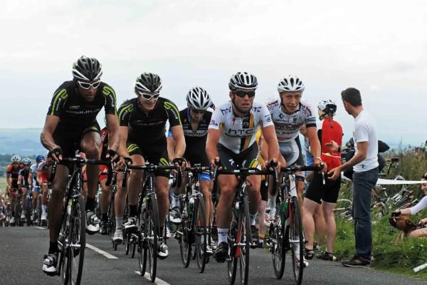 Cavendish leads the group chasing the breakaway including Wiggins