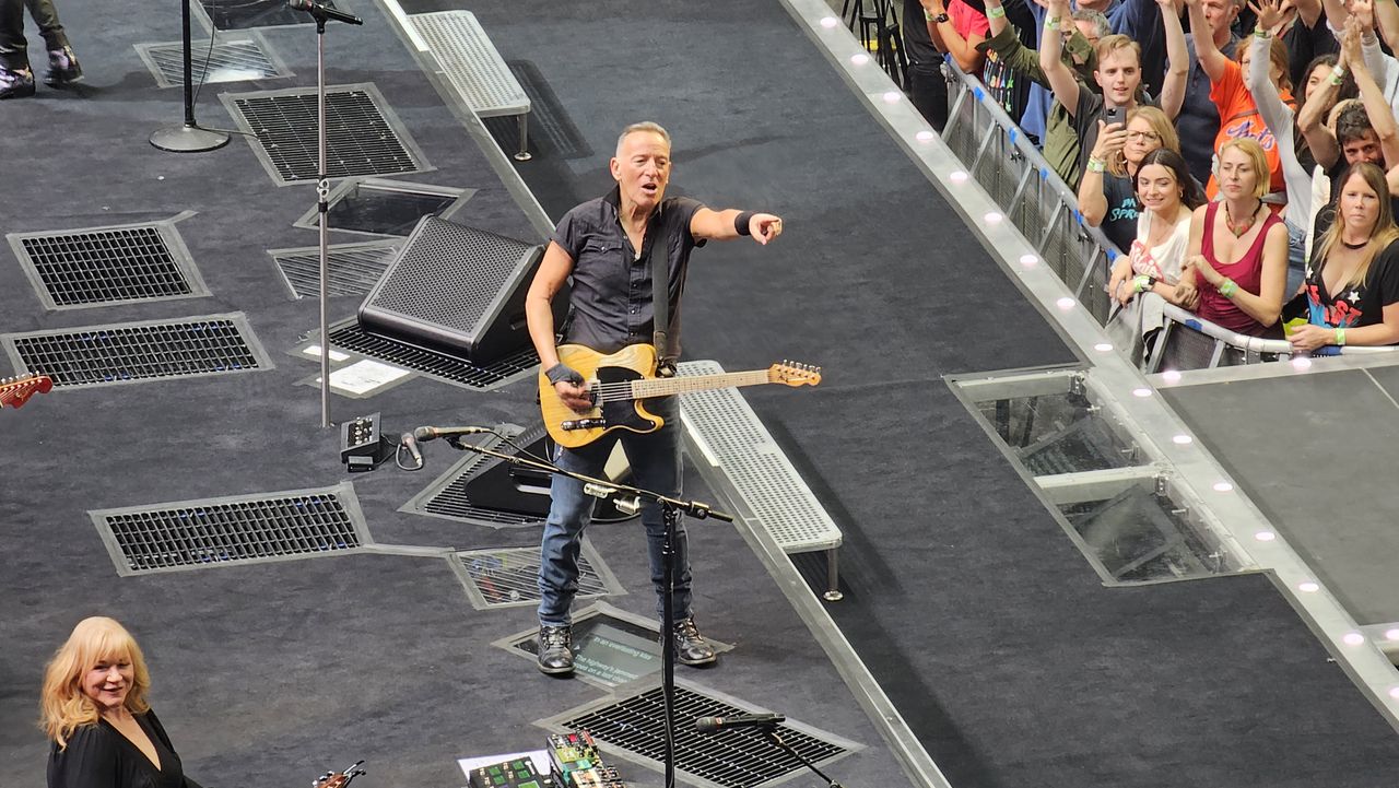 Bruce Springsteen photographed with Samsung Galaxy S23 Ultra 10x zoom