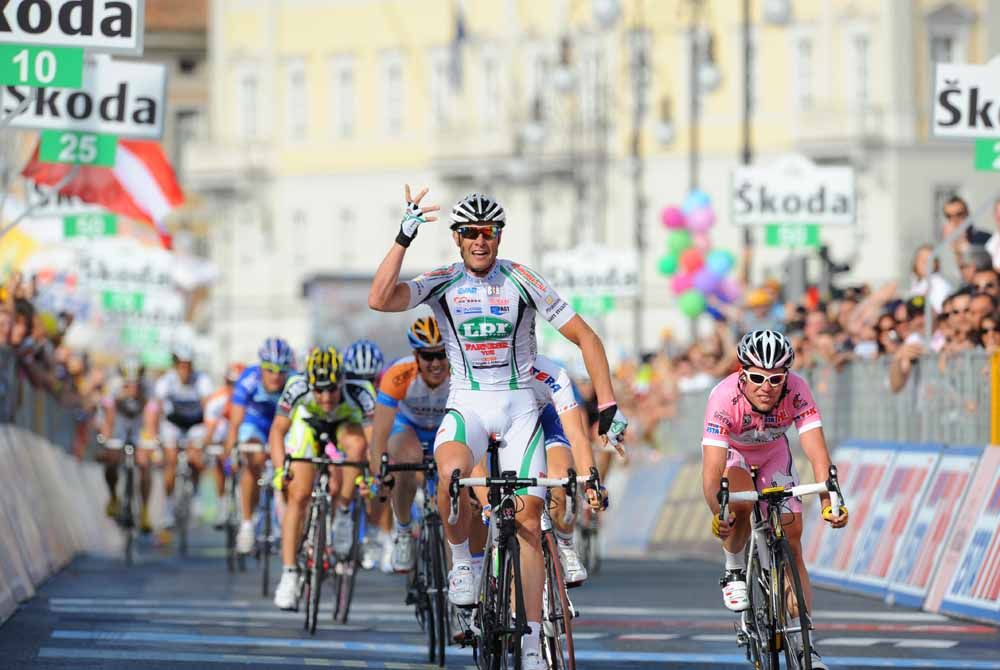 Petacchi gets the better of a self-confessed 'lazy' Cavendish on stage 2 in 2009