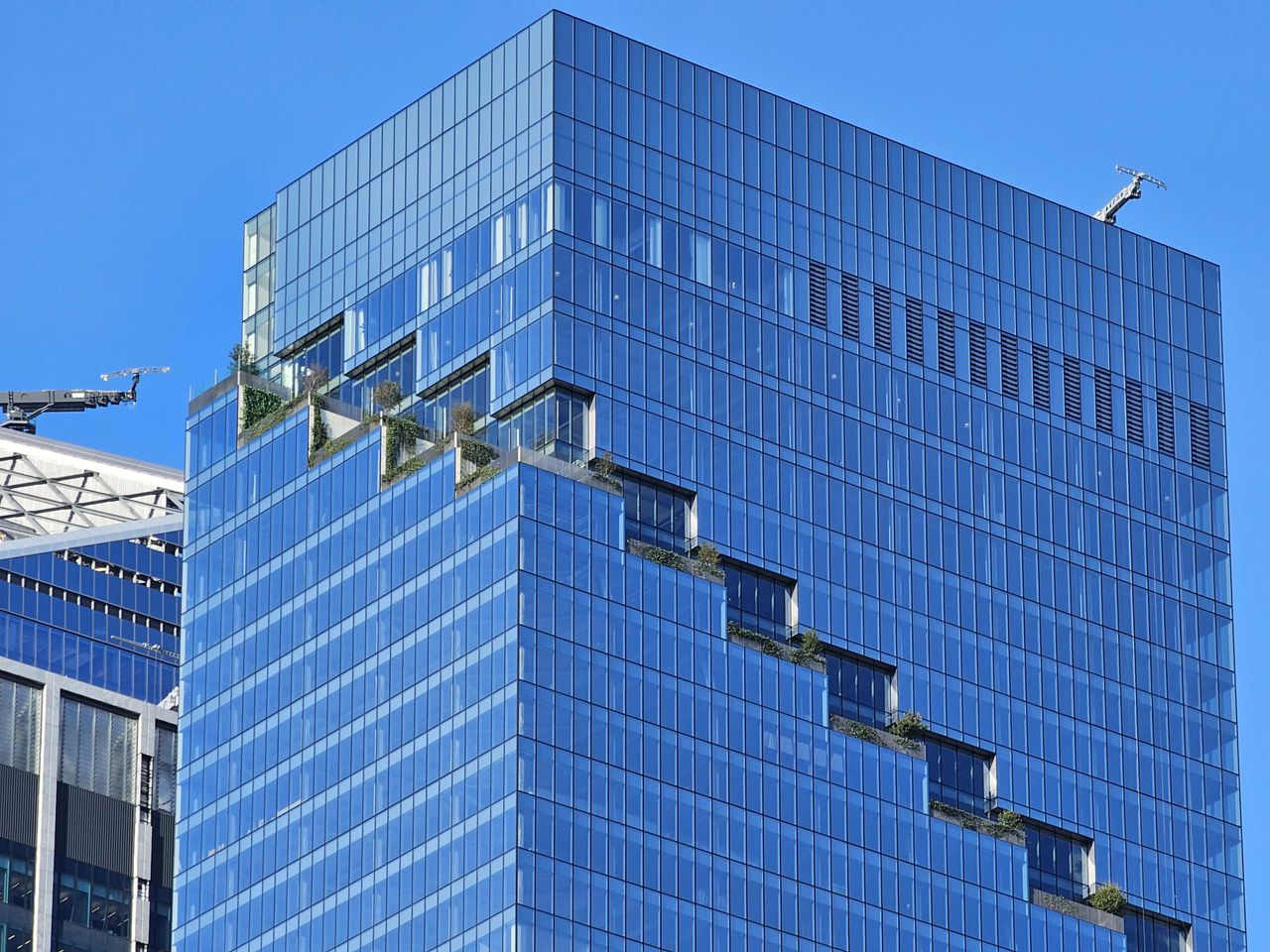 An image of a building taken by a Samsung Galaxy S23 Ultra's 10x telephoto camera