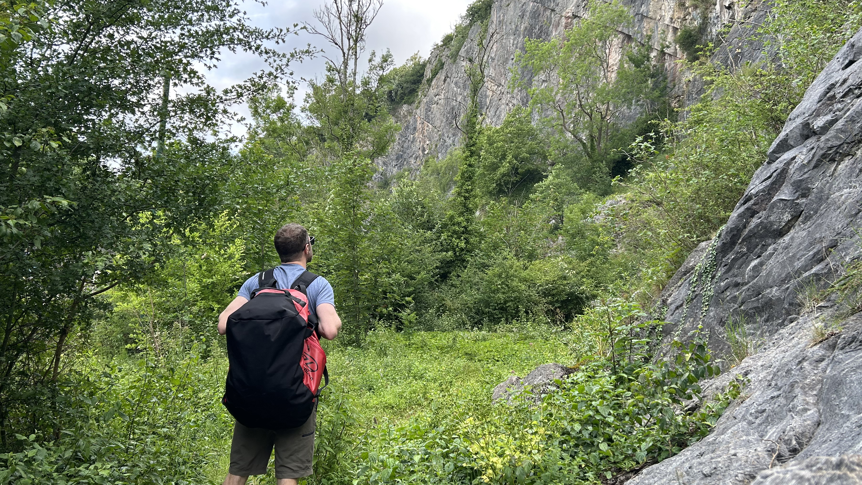 Alex carrying the Highlander Hauler Duffel