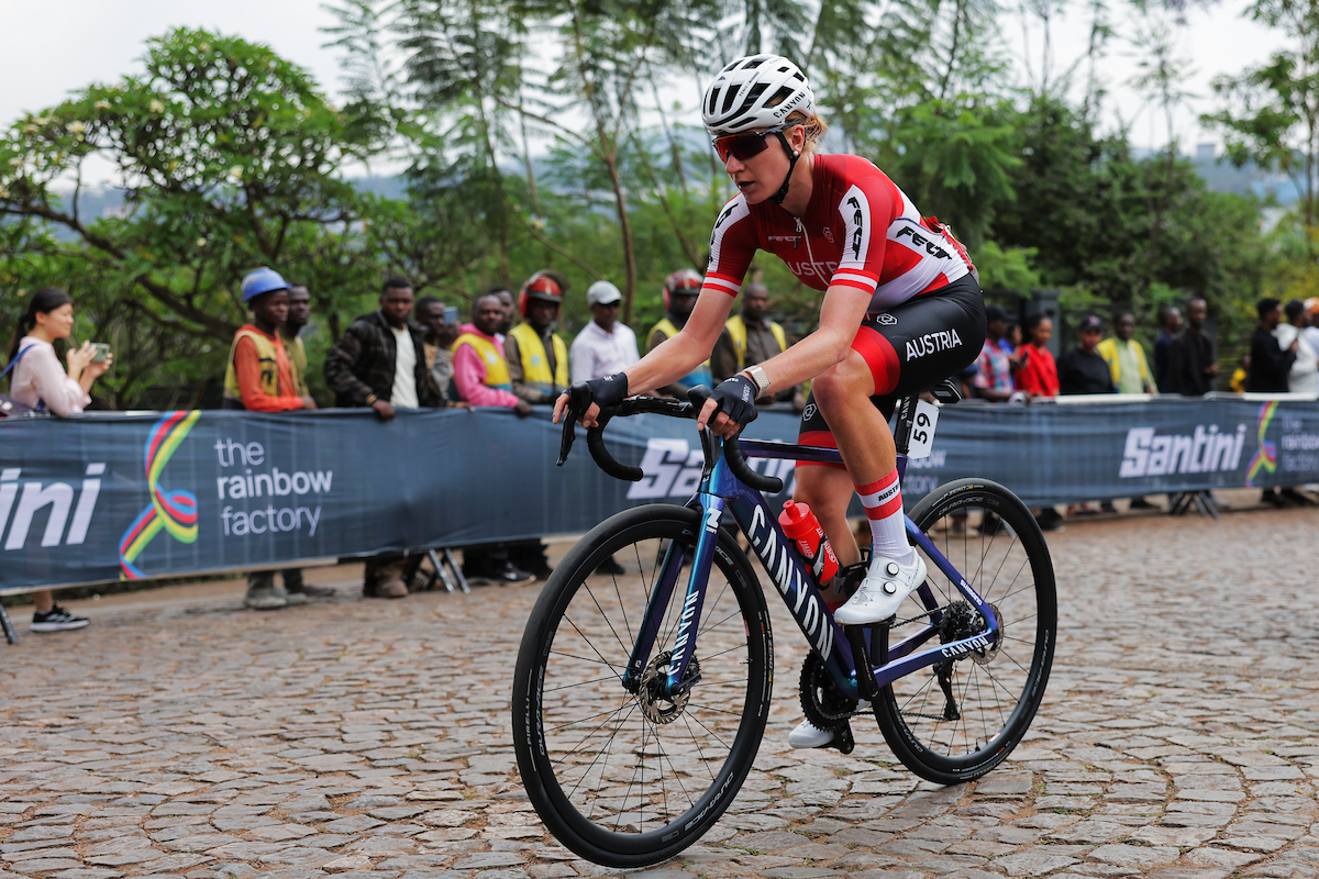 UCI Road World Championships LIVE - Carina Shrempf's lead begins to shrink 