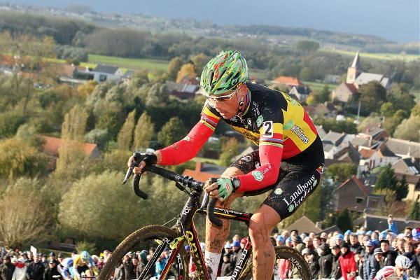 Sven Nys (Landbouwkrediet-Euphony) put on a 'cross clinic en route to his ninth Koppenbergcross victory.