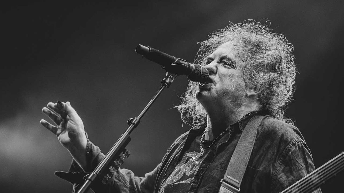 Robert Smith onstage