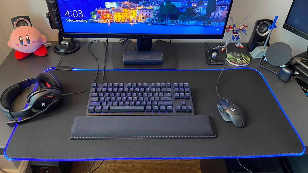 HyperX Pulsefire RGB Mouse Mat Hands On Great for Larger Desks