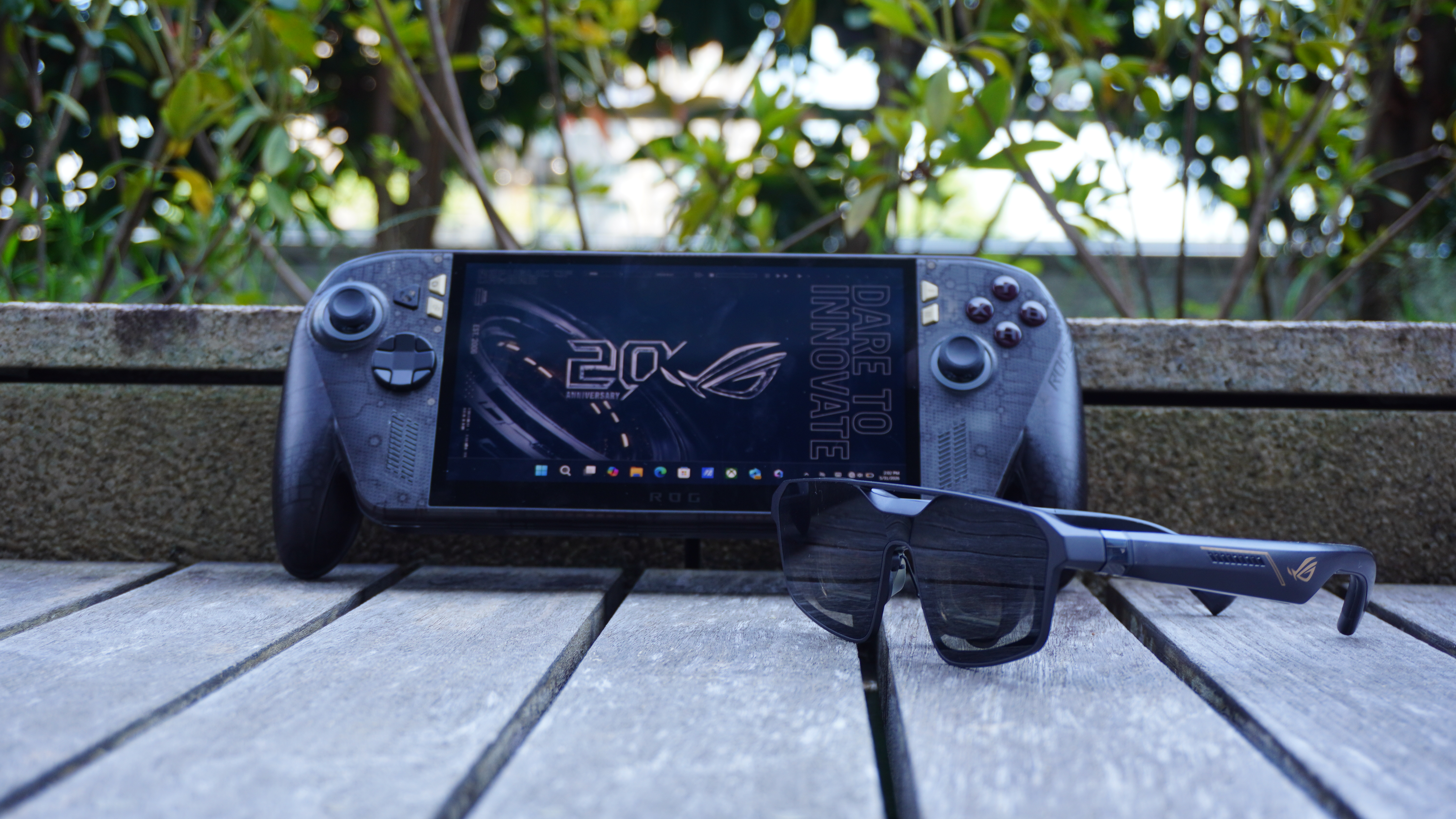 The Asus ROG Xbox Ally X20 with the special edition ROG Xreal R1 smart glasses