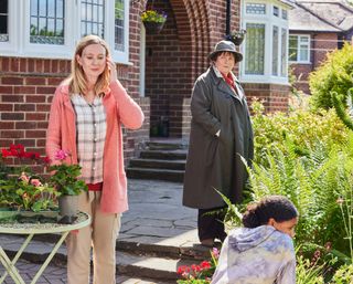 Vera is on the case when she pays Dr Leon Parmer's wife and daughter a visit.