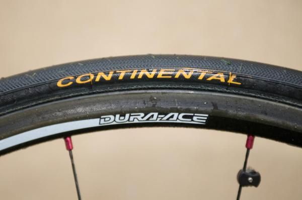 Dura-Ace C25 carbon rims.