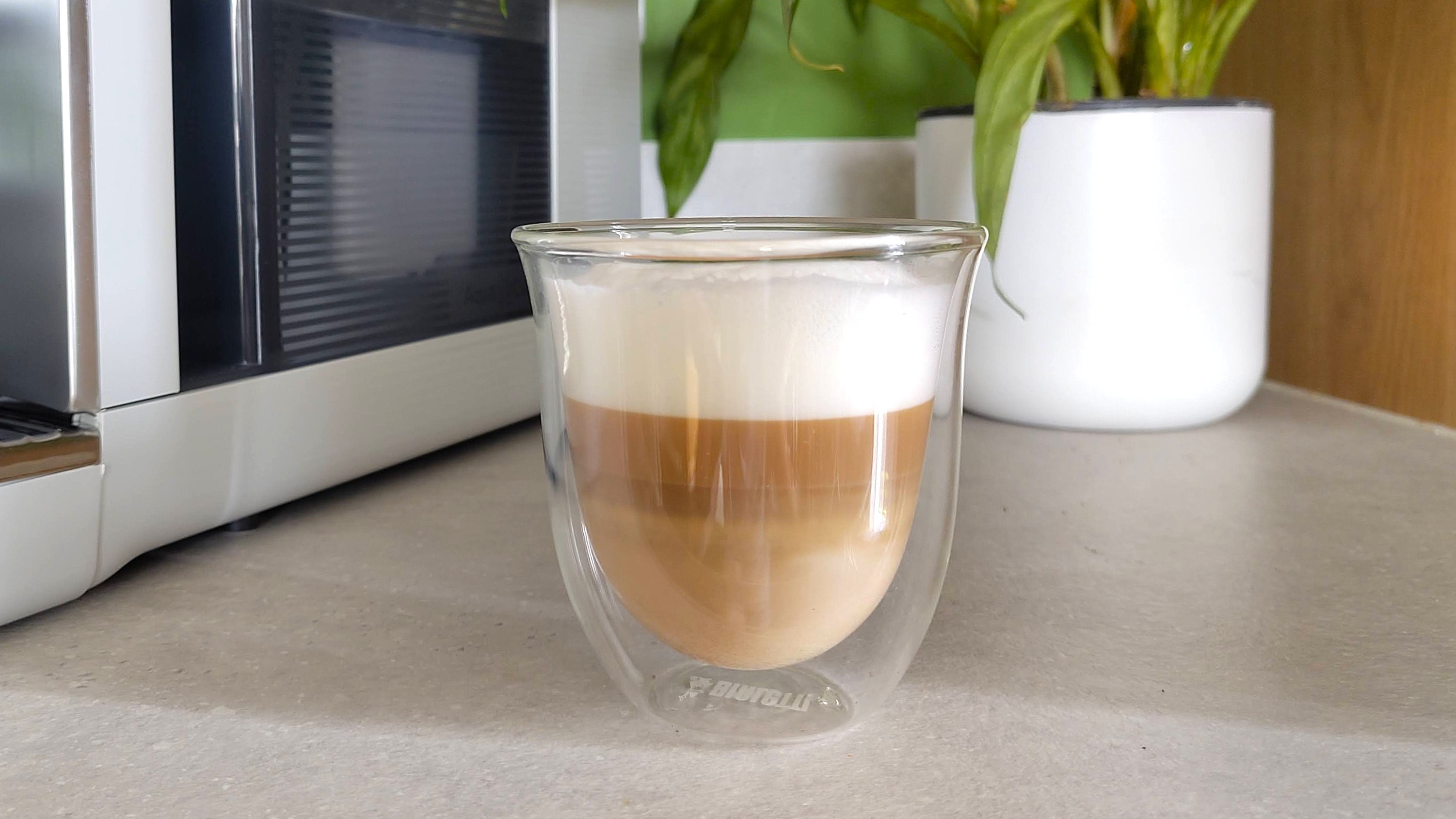 Latte macchiato made using Philips Cafe Aromis Series 8000 coffee maker