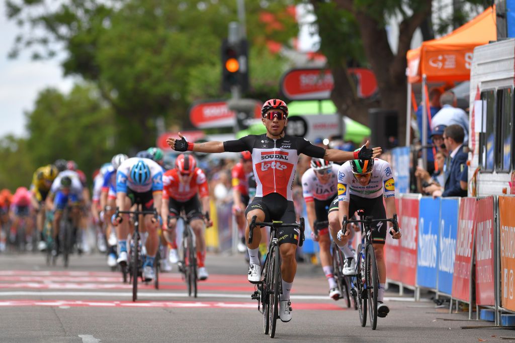 Caleb Ewan wins stage 4